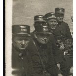 Budapest Székesfővárosi Közlekedési Részvénytársaság (BSZKRT) dolgozói utaznak, kártyáznak egy ladikban, egyenruha, jármű, közlekedés, 1930-as évek, Eredeti fotó, papírkép.  