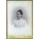 Csizhegyi műterem, Kolozsvár, Erdély, elegáns hölgy portréja, 1890-es évek, Eredeti kabinetfotó. 