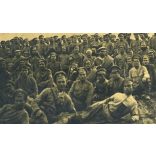 Magyar katonák orosz hadifoglyokat kísérnek, 1. világháború, keleti hadszíntér, egyenruha, fegyver, 1917, 1910-es évek, Eredeti fotó, papírkép.  