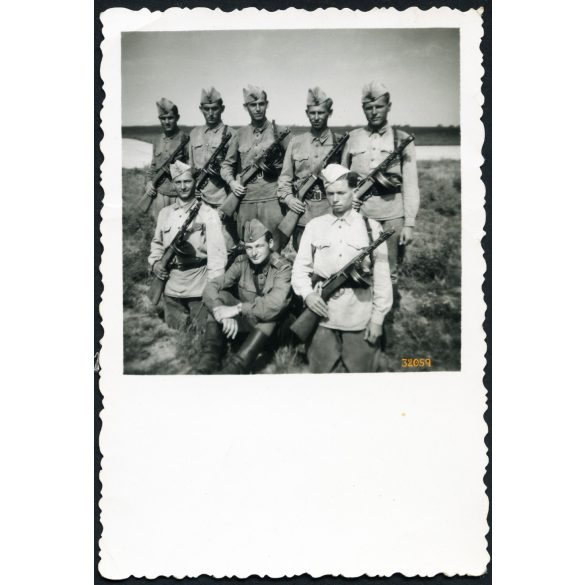 Magyar katonák dobtáras géppuskával, egyenruha, fegyver, kommunizmus, Pest megye, helytörténet, 1957, 1950-es évek, Eredeti fotó, papírkép.  