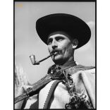 Nagyobb méret, Szendrő István fotóművészeti alkotása, csikós pipával, Hortobágy, népviselet, kalap, helytörténet, Hajdú-Bihar megye, 1930-as évek. Eredeti, pecséttel jelzett fotó, papírkép, Agfa Brovi