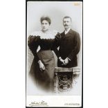 Antal műterem, Zalaegerszeg, házaspár gyönyörű ruhában, bajusz, cvikker,  portré, Zala megye, 1890-es évek, Eredeti nagyméretű (!) kabinetfotó különös hátlappal.   