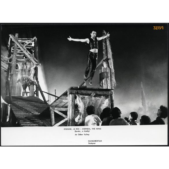 István, a király rockopera, Nagy Feró Koltay Gábor filmjében, zene, művészet, Budapest, 1983, 1980-as évek Eredeti nagyobb méretű filmfotó, feliratozott 'vitrinfotó' papírkép. Kende Tamás fotója.   