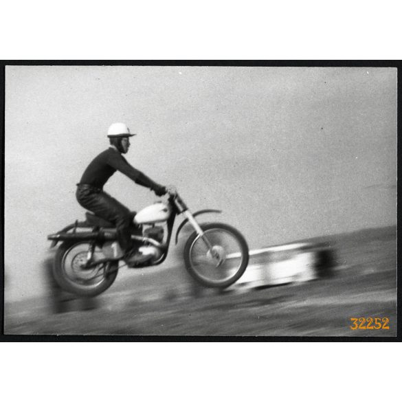 Jawa Czetka gyári versenymotor, motocross, motorkerékpár, magyar motorverseny, jármű, közlekedés, 1960-as évek, Eredeti fotó, papírkép.  