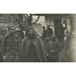 Magyar lovas katonák orosz hadifoglyokat hajtanak, keleti front, egyenruha, 1. világháború, 1910-es évek, Eredeti fotó, papírkép.  