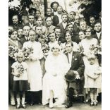 Esküvő, menyasszony, vőlegény, násznép virágokkal, Németbóly (Bóly), Baranya megye, helytörténet, 1930., 1930-as évek, Eredeti fotó, papírkép.  