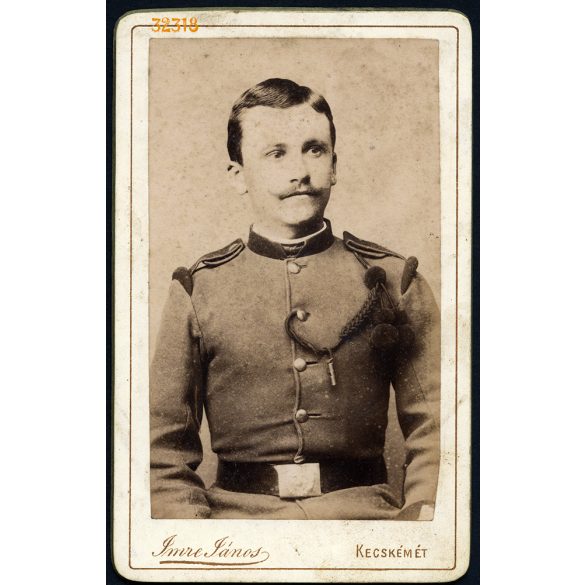 Imre műterem, Kecskemét, magyar (K.u.K) katona egyenruhában, bajusz, Bács-Kiskun megye, 1880-as évek, Eredeti CDV, vizitkártya fotó. 