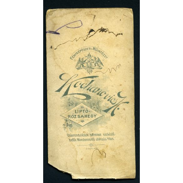 Kochanovics műterem, Liptó-Rózsahegy, Felvidék, elsőáldozó lány ünneplő ruhában, vallás, gyönyörű festett háttér, 1880-as évek, Eredeti kabinetfotó, sarkai sérültek, jobb alsó sarka hiányos. 