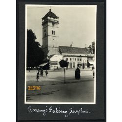   Rákoczi-őrtorony magyar címerrel, 'Magyarok voltunk, vagyunk, leszünk' felirattal, Rozsnyó, Felvidék, üzletek, kirakatok, feliratok, helytörténet, 1940, 1940-es évek, Eredeti fotó, kartonra ragasztott
