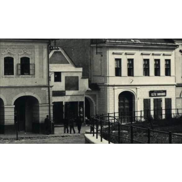 Városháza, Jolsva, Felvidék, üzletek, kirakatok, magyar feliratok, helytörténet, 1940, 1940-es évek, Eredeti fotó, kartonra ragasztott papírkép.  