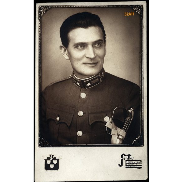 Szentes műterem, Budapest, magyar katonatiszt portréja, egyenruha, kard, 1930-as évek, Eredeti fotó, papírkép.   