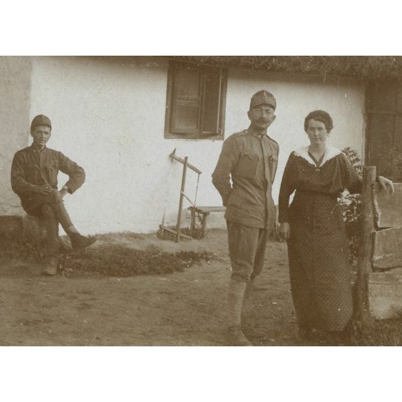 Ismeretlen magyar falu, magyar katona egyenruhában, bajusszal, 1. világháború, 1910-es évek, Eredeti fotó, papírkép.  