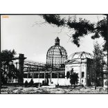 Nagyobb méret, Szendrő István fotóművészeti alkotása, Budapest, Városliget, a lebombázott Iparcsarnok épületének romjai, 2. világháború, Zugló, város, helytörténet, 1945, 1940-es évek. Eredeti, pecsét