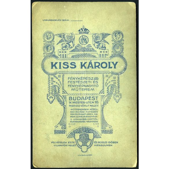 Kiss Károly műterme, Budapest, elegáns férfi bajusszal, lovas óratartóval, portré, 1890-es évek, Eredeti kabinetfotó.   