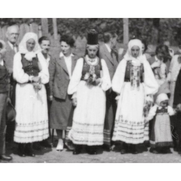 Kárpátalja, ruszin nők és férfiak népviseletben, falu, helytörténet, 1941, 1940-es évek, Eredeti fotó, papírkép. 