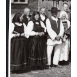 Kárpátalja, ruszin nők és férfiak népviseletben, falu, helytörténet, 1941, 1940-es évek, Eredeti fotó, papírkép. 