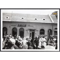   Piac Baján, Ziech Étterem, vendéglátás, kocsma, népviselet, város, Bács-Kiskun megye, helytörténet, 1940, 1940-es évek, Eredeti fotó, papírkép.  
