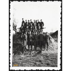   Magyar katonák golyószóróval, fegyver, egyenruha, csoportkép, 2. világháború, 1940-es évek, Eredeti fotó, papírkép.  