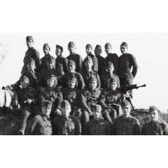 Magyar katonák golyószóróval, fegyver, egyenruha, csoportkép, 2. világháború, 1940-es évek, Eredeti fotó, papírkép.  