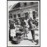 Piac Baján, üzlet, műhely, feliratok, reklám, Bács-Kiskun megye, helytörténet, 1940, 1940-es évek, Eredeti fotó, papírkép.  