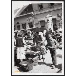   Piac Baján, üzlet, műhely, feliratok, reklám, Bács-Kiskun megye, helytörténet, 1940, 1940-es évek, Eredeti fotó, papírkép.  