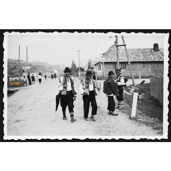 Ruszin férfiak népviseletben, Rahó, Kárpátalja, város, utcakép, helytörténet, 1941, 1940-es évek, Eredeti fotó, papírkép.   