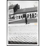 Baja, utcakép, üzlet, műhely, feliratok, reklám,  Huszár József kereskedése, cukrászda, Bács-Kiskun megye, Baja, helytörténet, 1940-es évek, Eredeti fotó, papírkép.