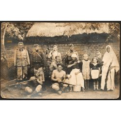   Magyar katonák egyenruhában, puskákkal, kislányokkal, különös jelmez, 2. világháború, 1940-es évek, Eredeti fotó, papírkép.  