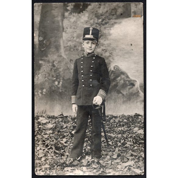 Louis Pichler műterme, Baden, Ausztria, magyar fiú katonai egyenruhában, kard, katona iskola, 1900-as évek, Eredeti fotó, papírkép, hátulján levél Budapestre.  