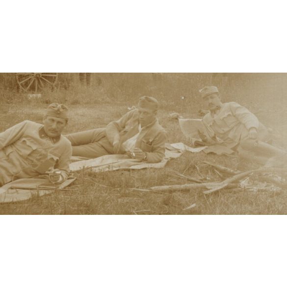 Magyar katonák tábortűznél Pünkösd vasárnapján, visszavonulás Kovel felé, Oroszország, egyenruha, 1. világháború, Solovigy (?), 1916. június 11. (Pünkösd vasárnap), 1910-es évek, Eredeti fotó, hátuljá
