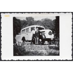   Férfiak Garant (Robur) mentőautóval, magyar rendszám, jármű, közlekedés, 1950-es évek, Magyarország, Eredeti fotó, papírkép.   