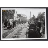 Úrnapi virágszőnyeg, Budaörs, ünnep, falu, helytörténet, vallás, egyház, 1930-as évek, Eredeti fotó, papírkép.   