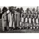 A Vízművek csapata, Újpest, Budapest, 'Vízművek-Fodrászok 11-1', labdarúgás, sport, foci, helytörténet, 1940. október 13, 1940-es évek, Eredeti fotó, hátoldalon Szalay Sándor által feliratozott papírk