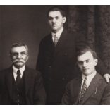 Helios műterem, Brassó, Erdély, a Georg Brenndörfer család portréja, szász polgárok, nagymama 60. születésnapja, helytörténet, 1932. május 23., 1930-as évek, Eredeti fotó, hátulján feliratozott, pecsé