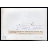 Nagyobb méret, német katonák egy angol fogollyal, egyenruha, 2. világháború, , „Német pilótatisztek egy elfogott angol tiszttel beszélgetnek”, 1940, 1940-es évek, Eredeti pecséttel jelzett sajtófotó, 