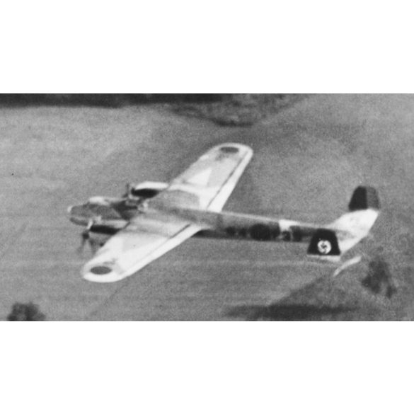Nagyobb méret, Doriner DO-17 könnyűbombázók német horogkeresztes jelzéssel, légierő, repülőgép, jármű, 2. világháború, 1940, 1940-es évek, Eredeti sajtófotó, pecséttel jelzett papírkép. 