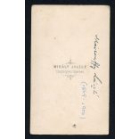 Mihály József fényképész, Eger, elegáns ifjú, Mártonffy László kalappal, magyaros ruhában, 1860-as évek, Eredeti CDV, vizitkártya fotó hátulján feliratozva.  