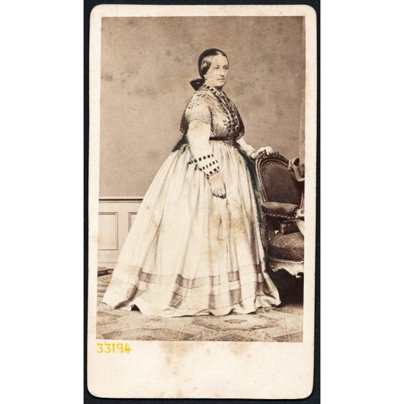 Borsos és Doctor műterem, Pest, elegáns idős hölgy, Mártonffy Lajosné  sz. Góth Alojzi csodálatos ruhában, 1860-as évek, Eredeti CDV, hátulján feliratozott vizitkártya fotó.  