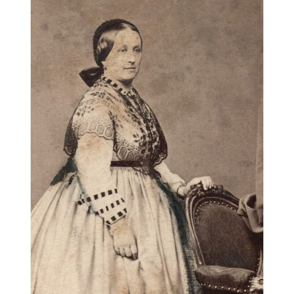 Borsos és Doctor műterem, Pest, elegáns idős hölgy, Mártonffy Lajosné  sz. Góth Alojzi csodálatos ruhában, 1860-as évek, Eredeti CDV, hátulján feliratozott vizitkártya fotó.  