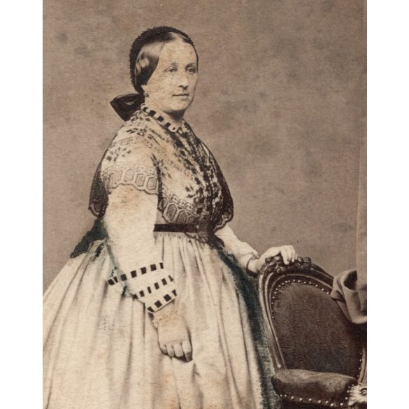 Borsos és Doctor műterem, Pest, elegáns idős hölgy, Mártonffy Lajosné  sz. Góth Alojzi csodálatos ruhában, 1860-as évek, Eredeti CDV, hátulján feliratozott vizitkártya fotó.  