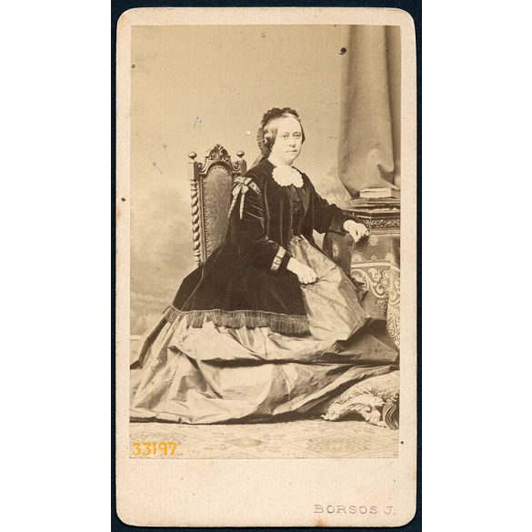 Borsos József műterme, Pest, elegáns hölgy portréja, Udvarnoky Józsefné sz. Góth Josepha gyönyörű ruhában 1860-as évek, Eredeti CDV, vizitkártya fotó, hátulján feliratozva.  