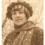 Felsőtorjai Kováts Adorján Béla művészi fényképész, csinos hölgy hóesésben,  Kiskunfélegyháza, helytörténet, Bács-Kiskun megye, 1920-es évek, Eredeti fotó, kézzel festett papírkép.  