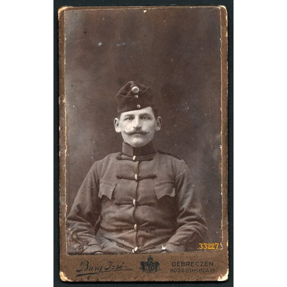 Burg Izsó fényképészeti, festészeti és fényképnagyító műterme, Debrecen, katona bajusszal, Bartha László portréja, 1. világháború, 1910, 1910-es évek, Eredeti CDV, vizitkártya fotó. 