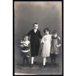   Wukow műterem, Törökbecse, Vajdaság, gyerekek, testvérek portréja, helytörténet, 1915, 1910-es évek, Eredeti fotó, papírkép.  