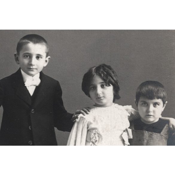 Wukow műterem, Törökbecse, Vajdaság, gyerekek, testvérek portréja, helytörténet, 1915, 1910-es évek, Eredeti fotó, papírkép.  