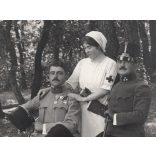 Mátrai műterem, Budapest, sebesült katonák egy katonakórház udvarán,  érdemrend, ápolónő, egyenruha, 1. világháború, 1915, 1910-es évek, Eredeti fotó, papírkép. 