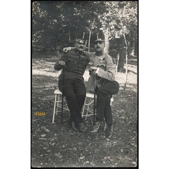 Mátrai műterem, Budapest, sebesült katonák egy katonakórház udvarán,  érdemrend, egyenruha, 1. világháború, 1915, 1910-es évek, Eredeti fotó, papírkép. 