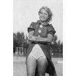 Csinos lány fürdőruhában, Cinkota, Budapest, fürdő, strand, helytörténet, 1937, 1930-as évek, Eredeti fotó, hátulján feliratozott papírkép. 