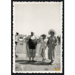   Strandol a család, Tungsram rádiócső reklám, fürdőruha, fürdő, strand, 1930-as évek, Eredeti fotó, papírkép.   