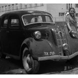 Ford 7w TEN gépkocsi kézzel festett magyar TX-es (taxi?) rendszámmal, játék pedálos autó, gyerekek,  jármű, közlekedés,  1940-es évek, Eredeti fotó negatív!     